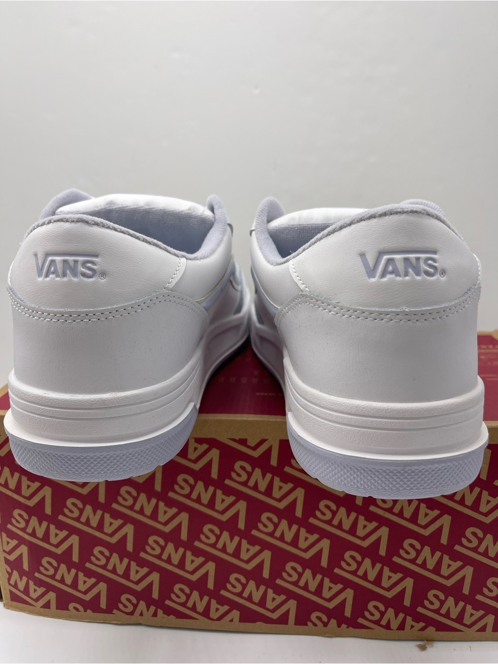 Vans Men’s Sz 13 Hylane Pop Baby Blue
VN000D1J689 Sneakers 
 Low-Top Skate - Picture 14 of 16